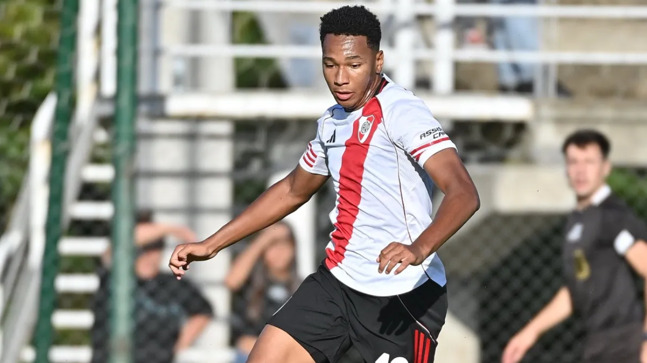 Jonathan Spiff, el goleador de raíces nigerianas convocado en River
