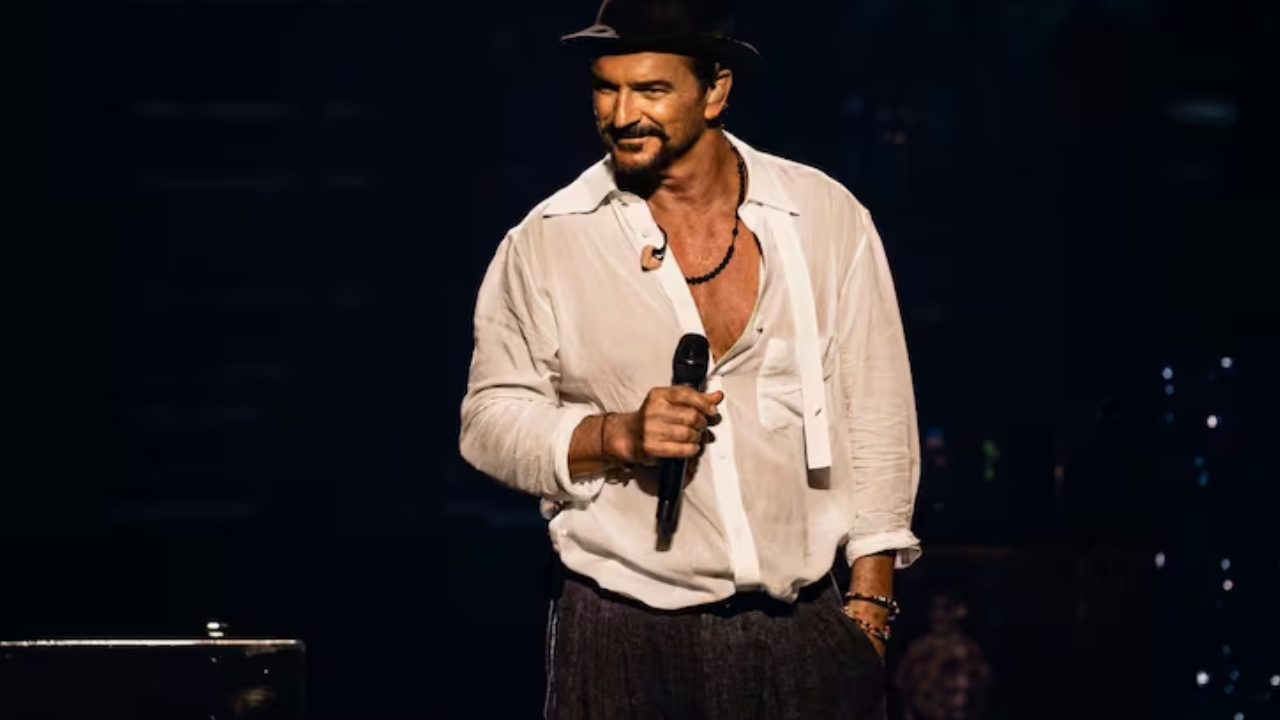 Ricardo Arjona cantó junto a “La Sole” como invitada de un cierre único