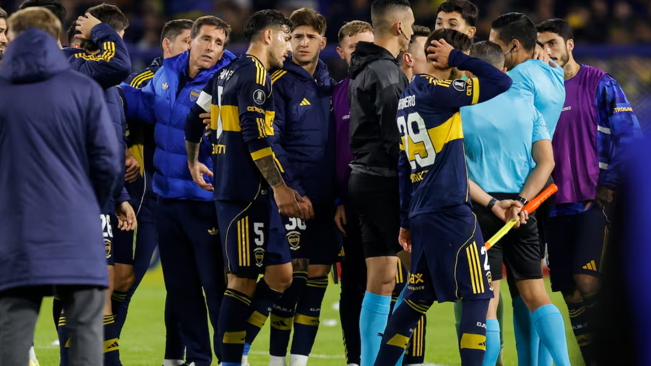 Con un arbitraje polémico, Boca empató y complicó su clasificación en la Copa Libertadores