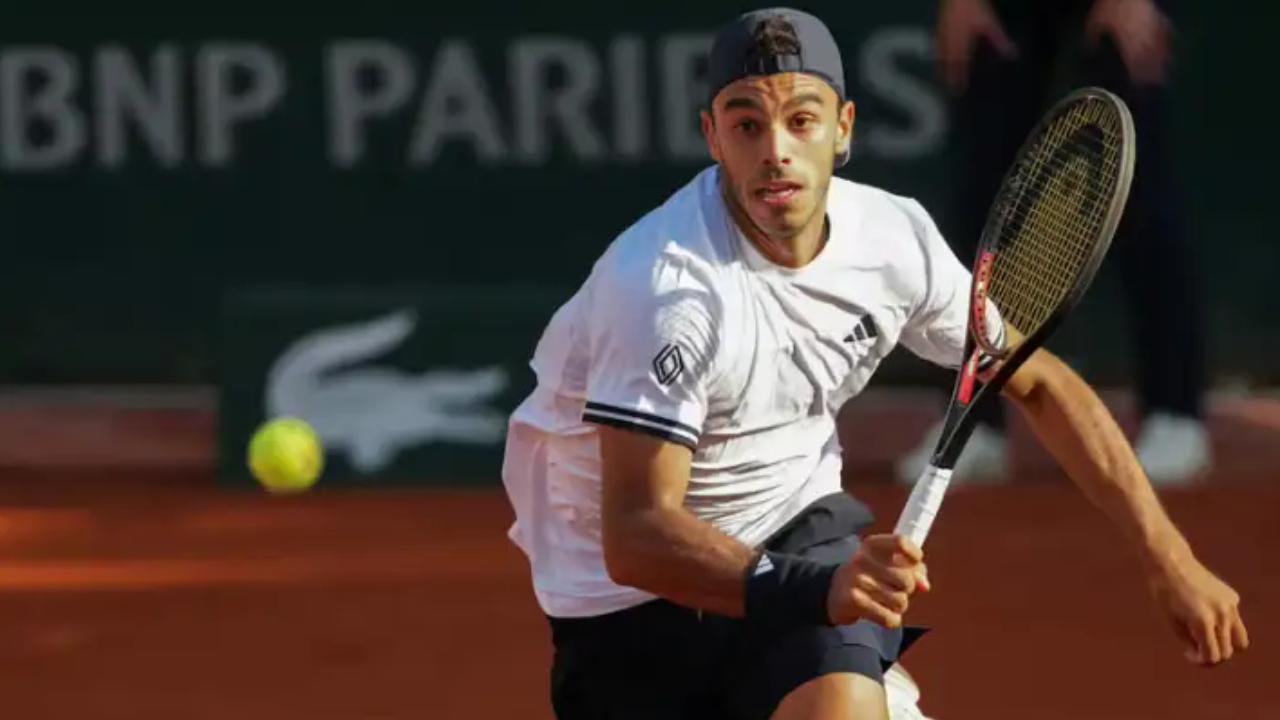 Cerúndolo le ganó un duro partido a Van de Zandschulp y se metió en la segunda ronda de Roland Garros