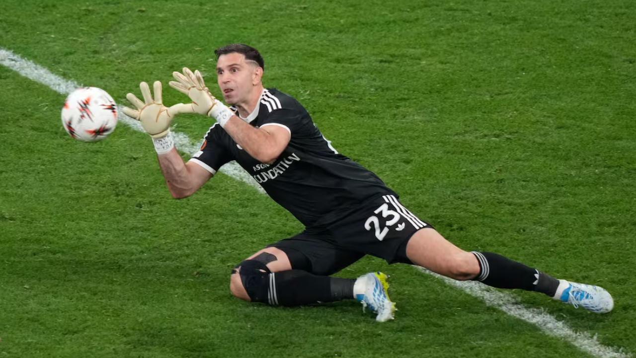 Alarma en la Selección: se confirmó que el “Dibu” Martínez sufrió una fractura