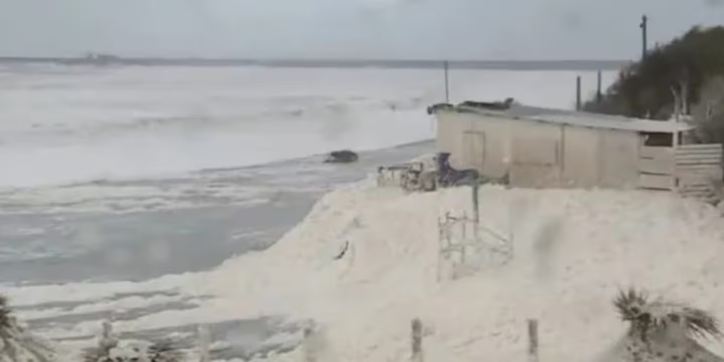 Quequén amaneció con un paisaje idéntico a la nieve