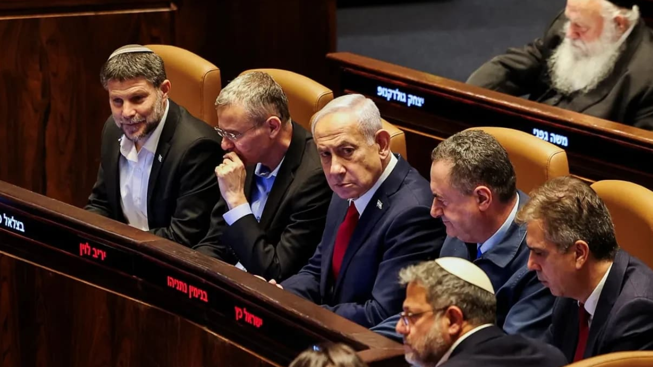 La coalición de gobierno israelí presentó una iniciativa para disolver el Parlamento