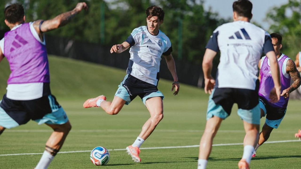 Scaloni probó con Giay y el “Flaco” López en la práctica de la Selección en Kansas