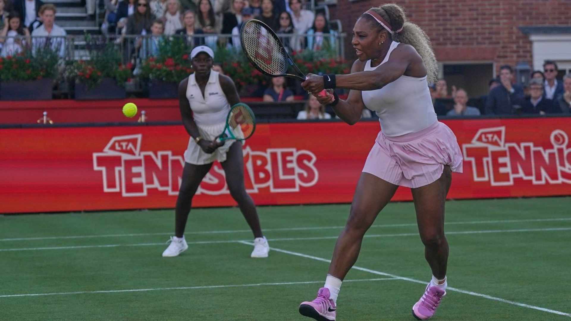 Serena Williams volvió a jugar tras casi 4 años y ganó