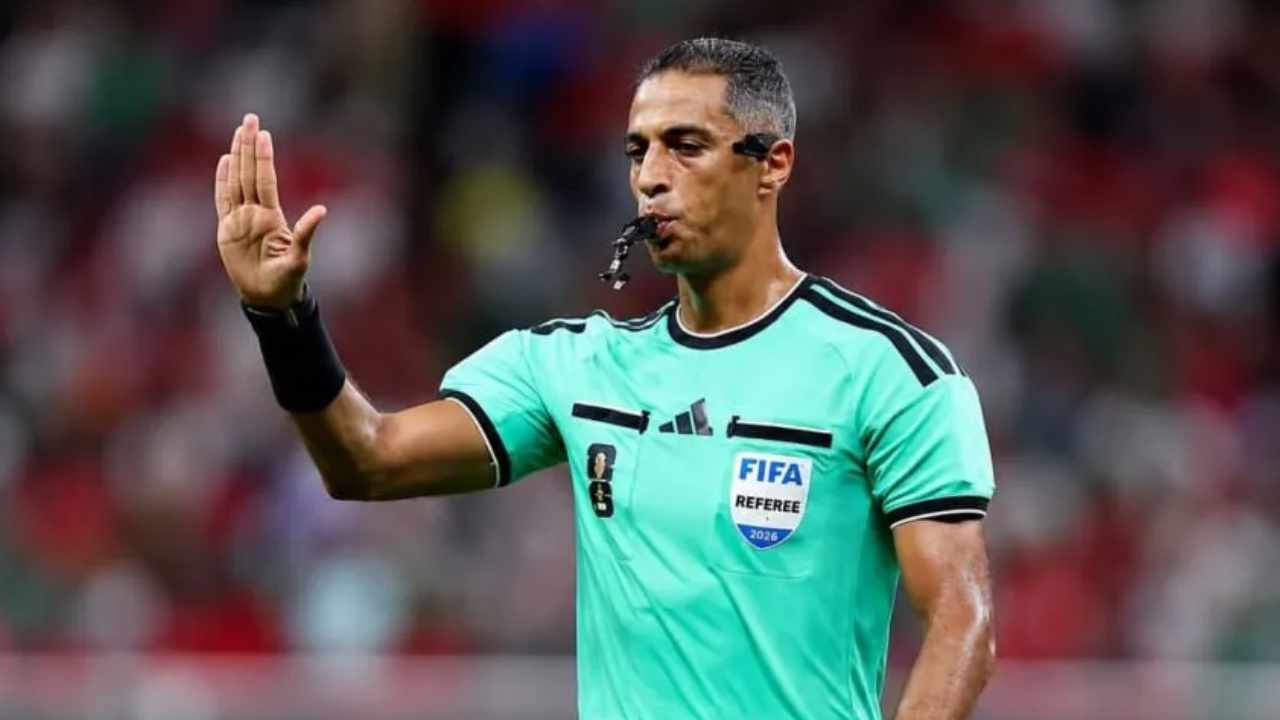 El mejor de Egipto, abogado y riguroso: el árbitro de Argentina-Austria