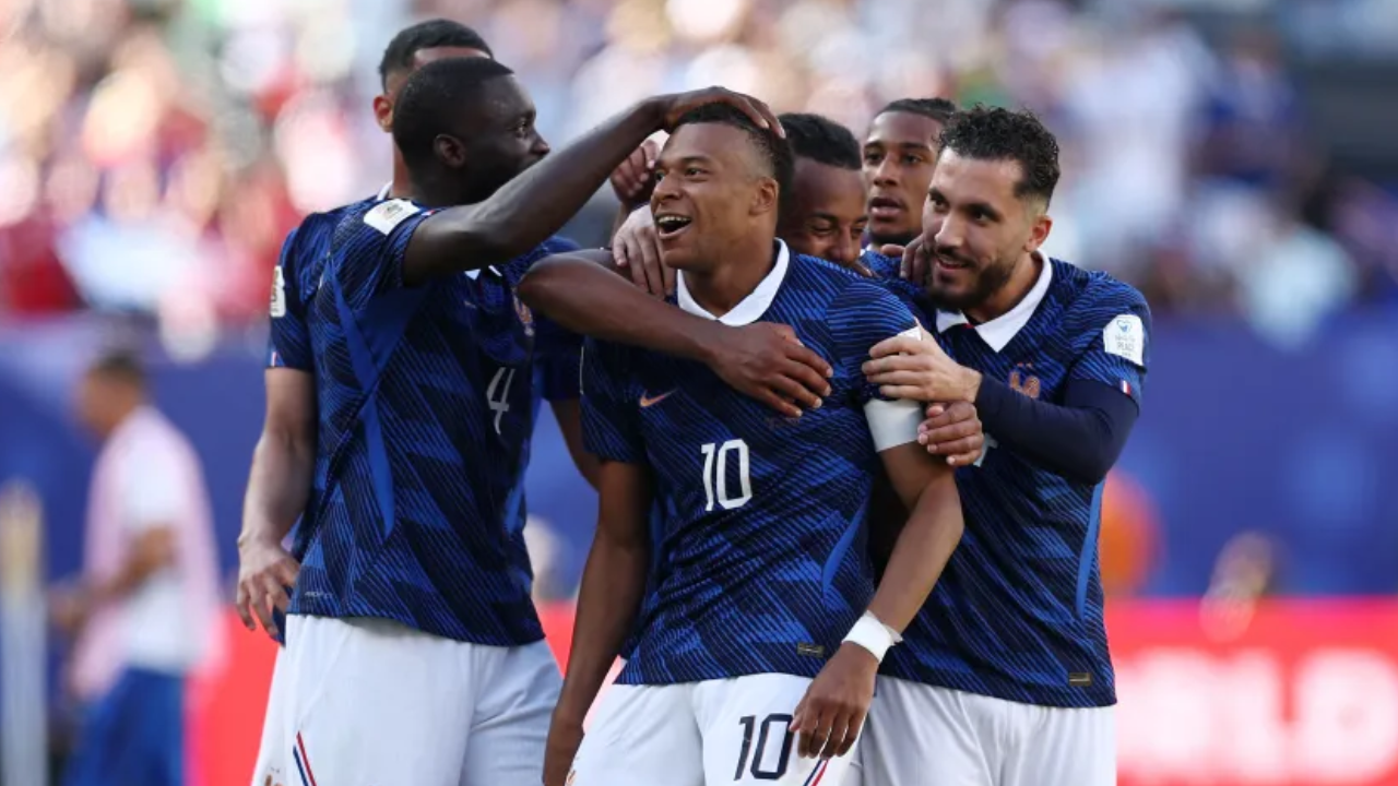 Francia despachó a Senegal con un Mbappé intratable