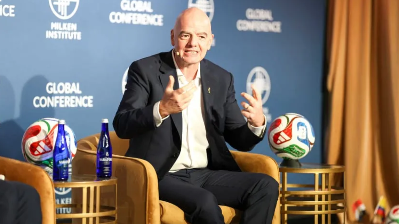 Infantino aseguró que la FIFA “no gana absolutamente nada” con la pausa de hidratación