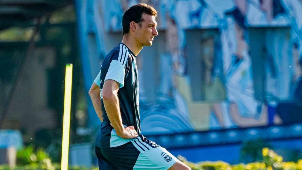 Con varias bajas, Scaloni paró el primer equipo de la Selección en Kansas