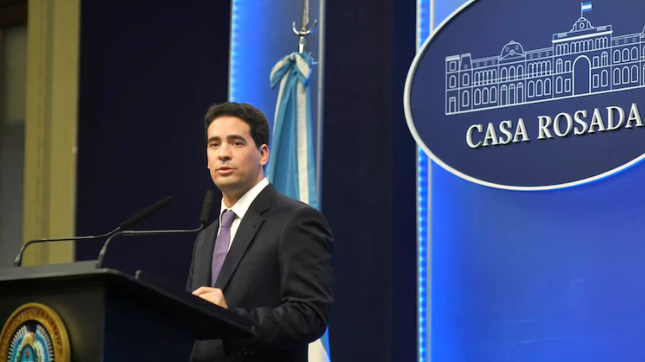 El nuevo vocero presidencial Adrián Ravier anunció que Argentina enviará más ayuda a Venezuela