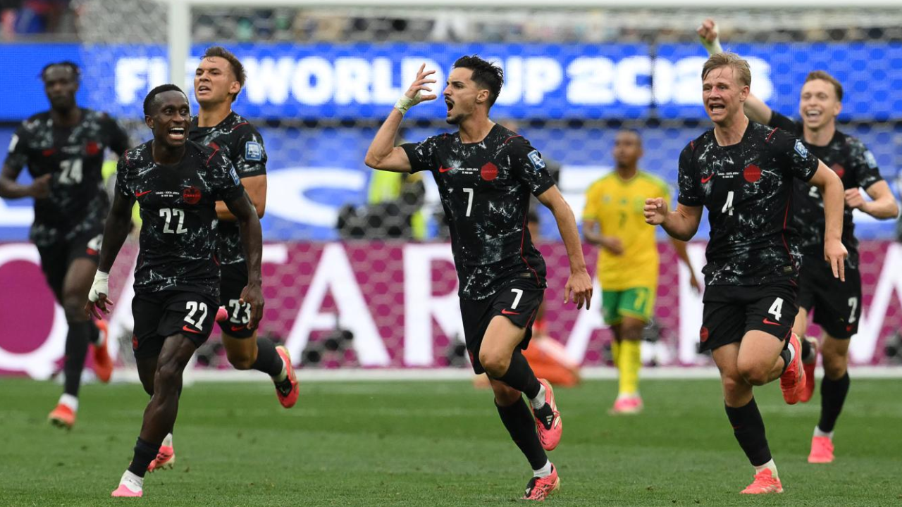 Con un gol a los 93 minutos, Canadá eliminó a Sudáfrica y se metió en los octavos de final