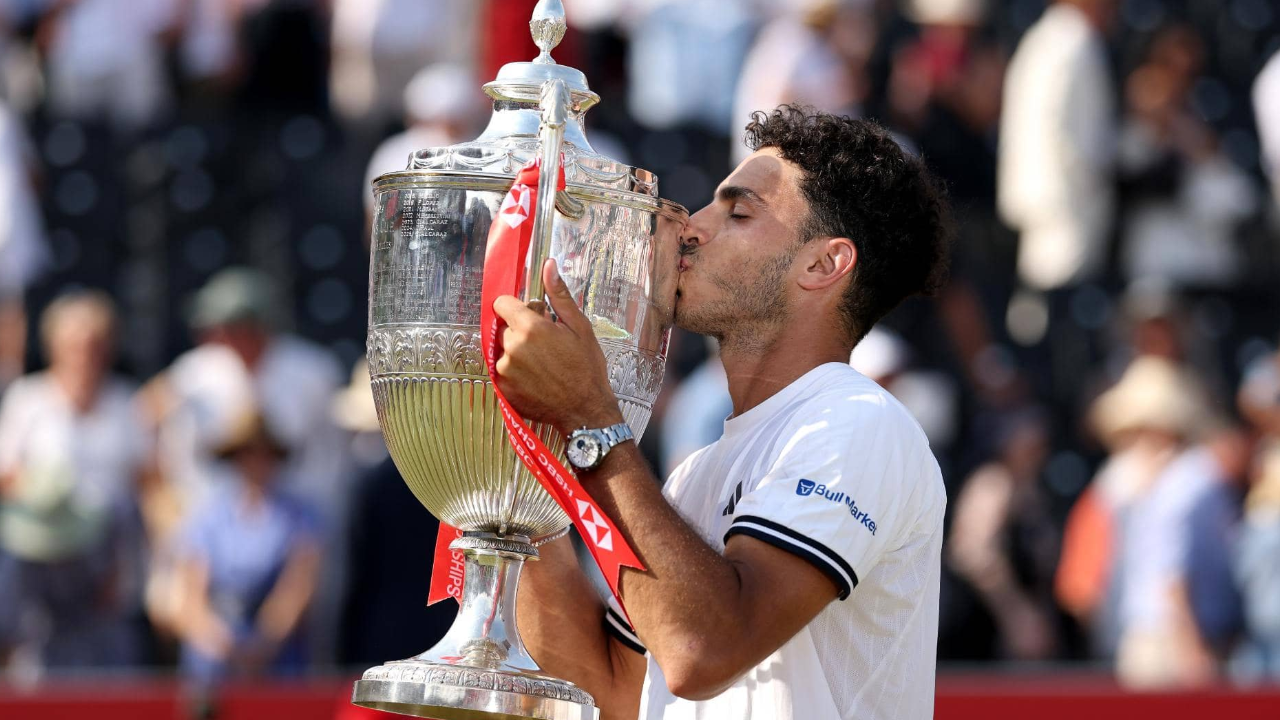 Cerúndolo hizo historia en Queen’s y ganó el título más importante de su carrera