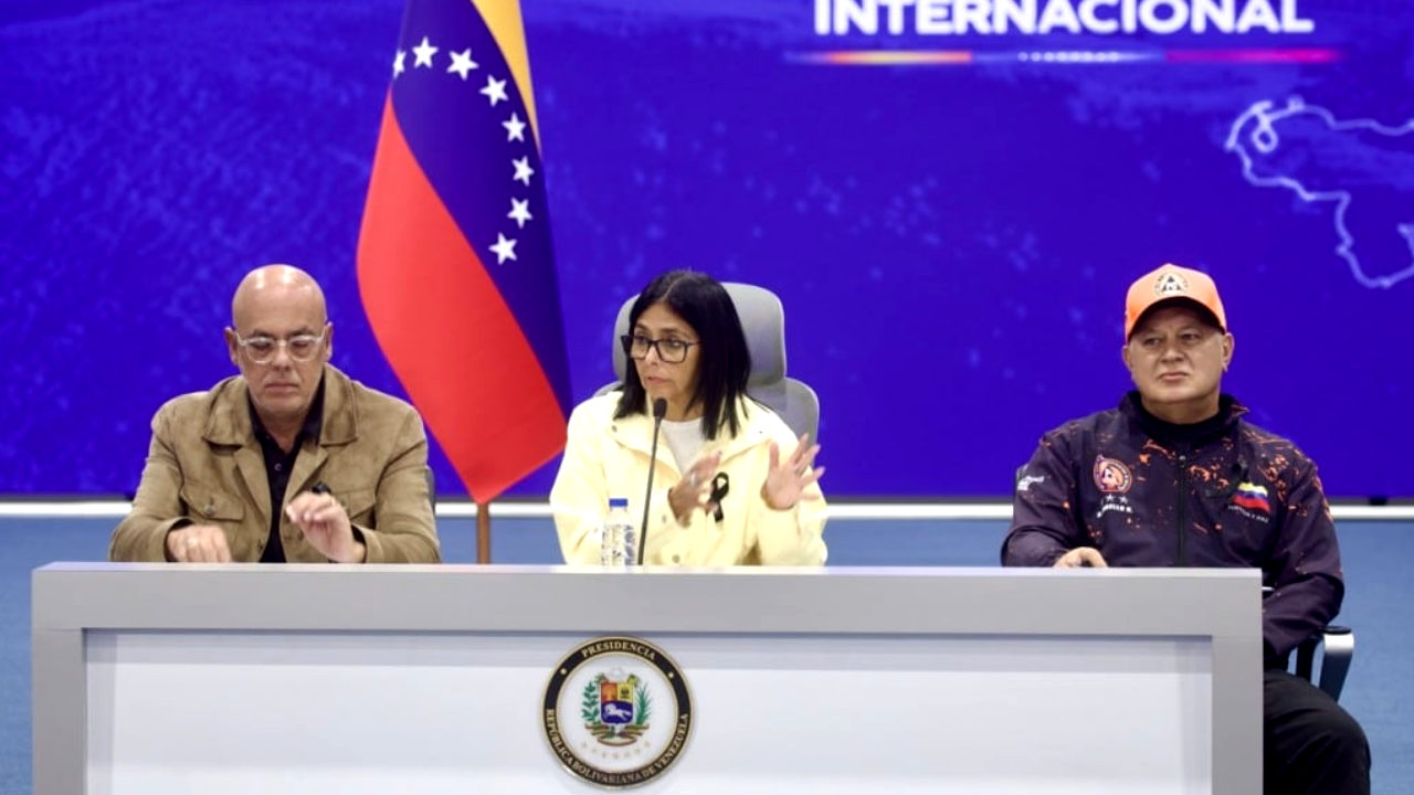 Delcy Rodríguez anuncia conversaciones con EEUU y el FMI para reconstruir las infraestructuras en Venezuela
