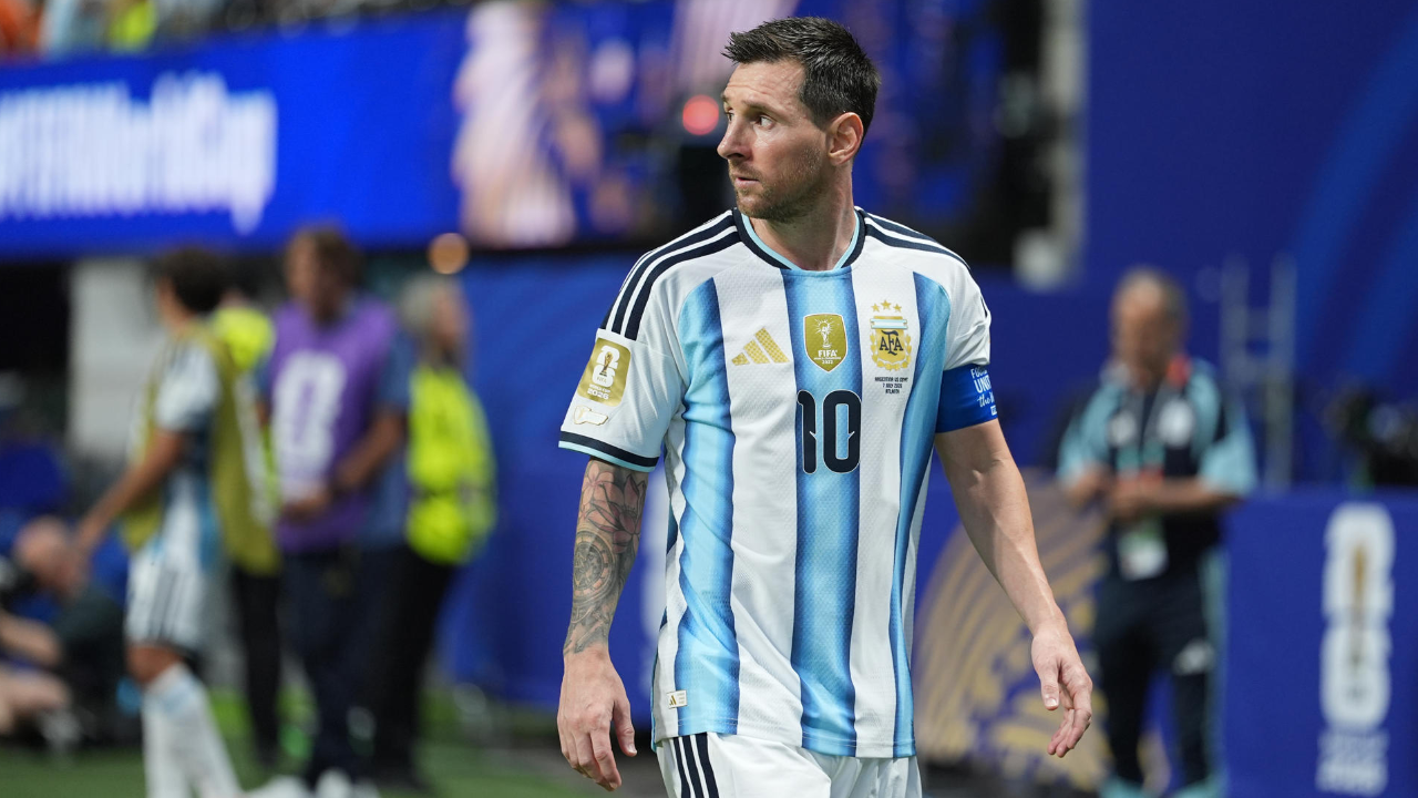 Messi, del “Otra vez tocó sufrir” al cruce con el árbitro João Pinheiro