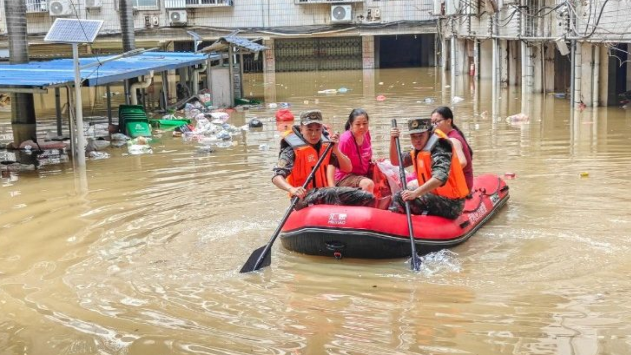 Evacuaron a casi 100.000 personas por intensas lluvias en Beijing