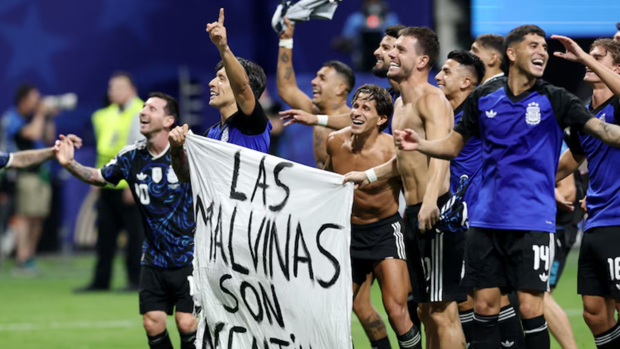 “Las Malvinas son argentinas”: los festejos de la Selección camino a la final