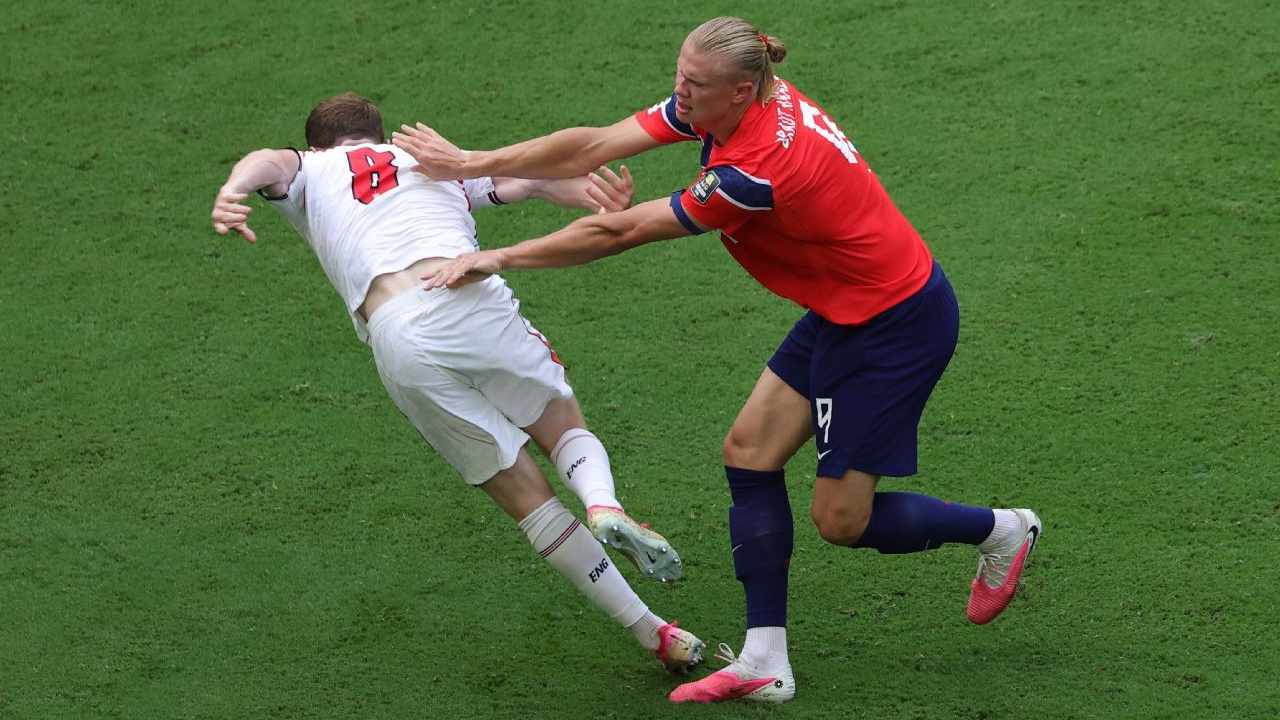¿Por qué anularon el gol de Noruega a Inglaterra y repitieron el córner?