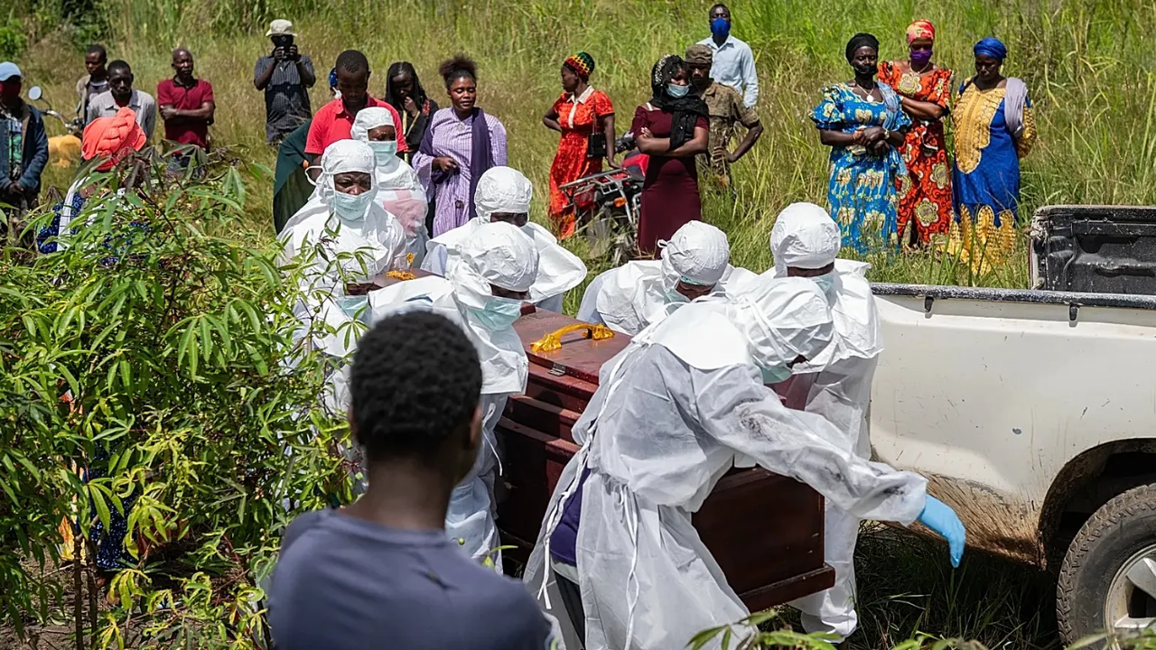 El brote de ébola en Congo y Uganda deja más de mil muertos