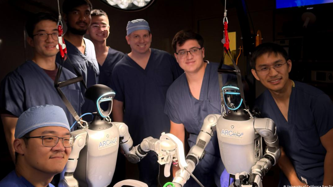 Robots humanoides operan a un cerdo por primera vez