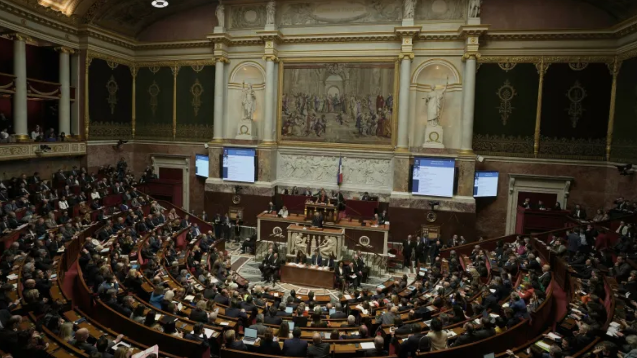 Francia aprueba la muerte asistida para casos terminales