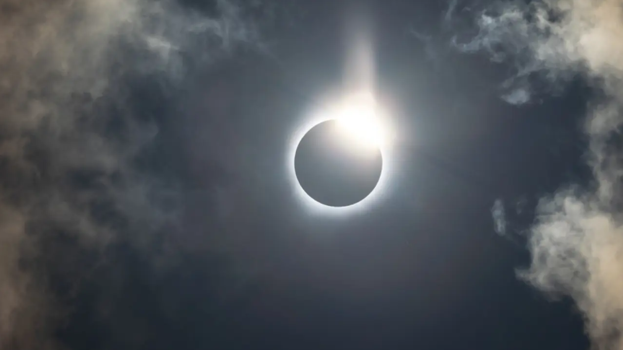 Eclipse solar total 2026: cómo seguirlo desde Argentina