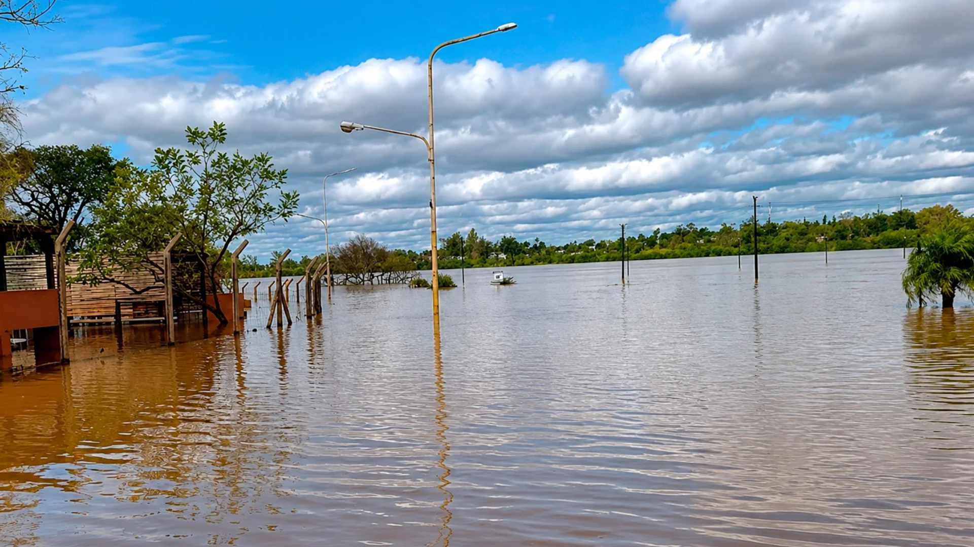 Graves inundaciones al norte de Santa Fe y crece la preocupación por El Niño