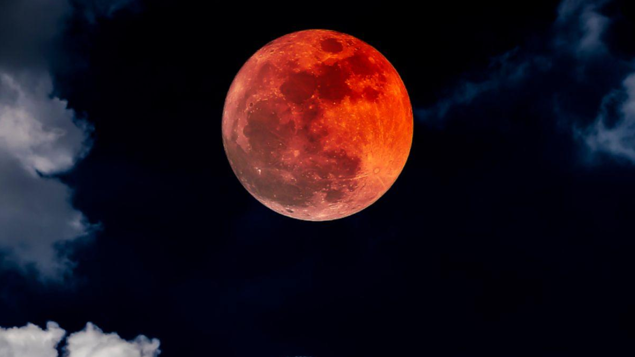 Eclipse lunar 2026: esta noche la Luna se tiñe de rojo