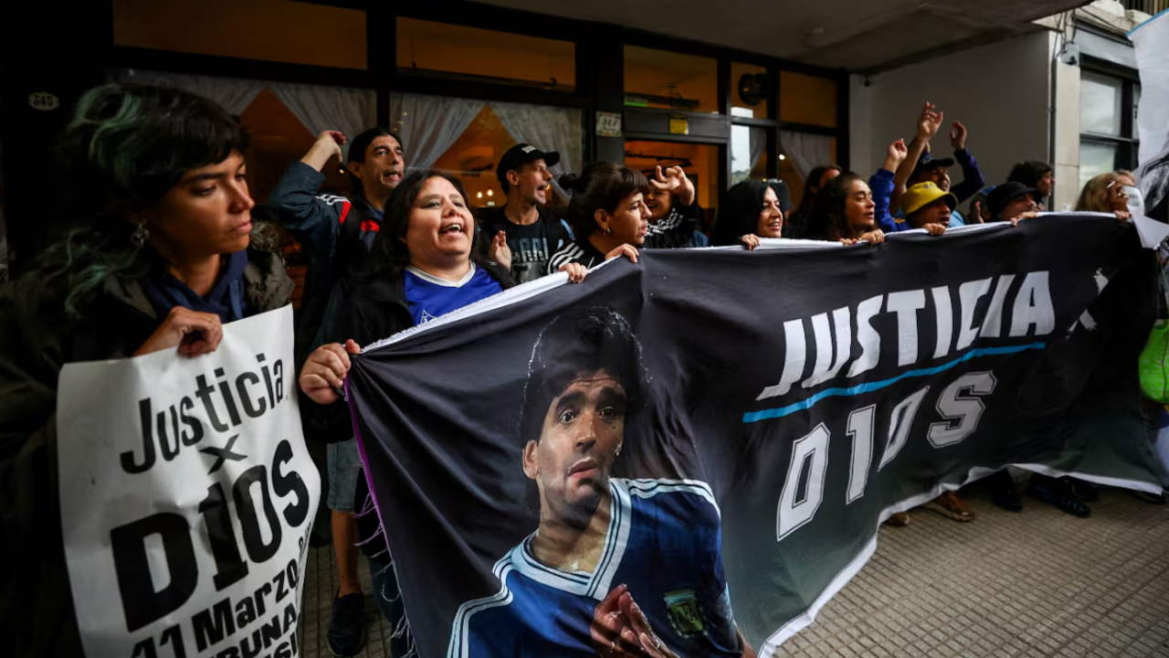 Papelón en el caso Maradona: la junta médica analizó por error estudios del padre de Diego