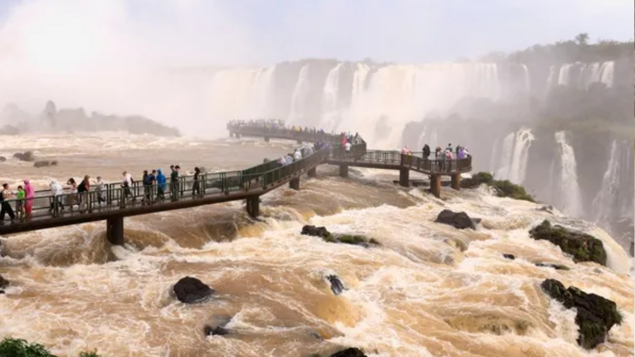 Cierran el acceso a la Garganta del Diablo por crecidas extraordinarias del Iguazú