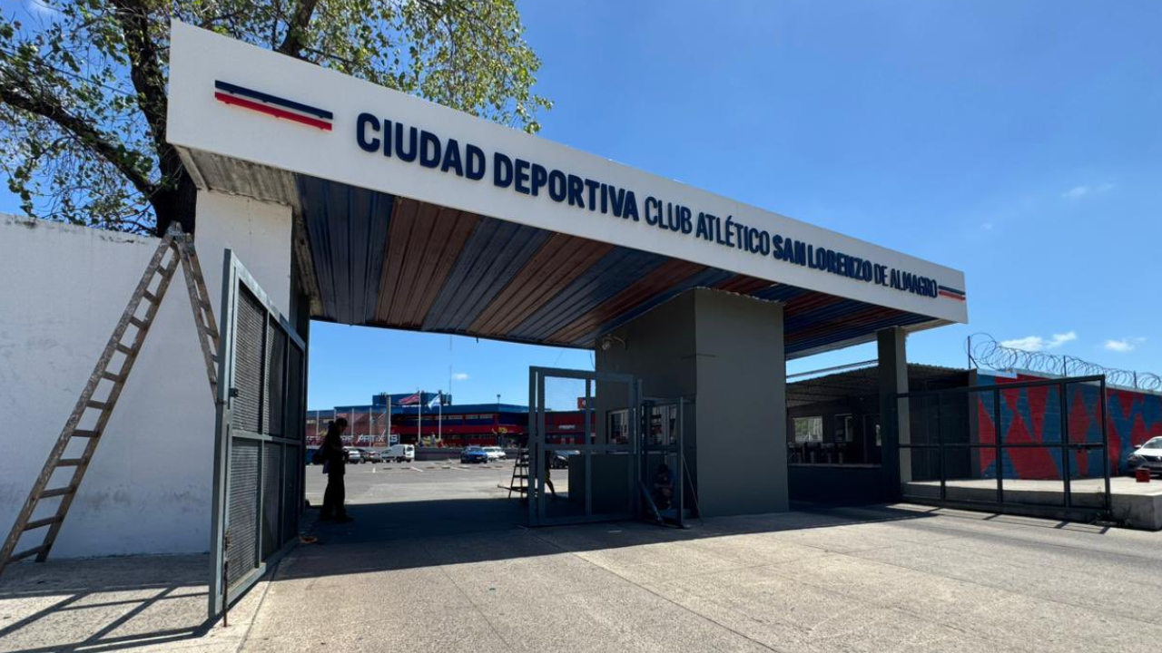 La barra de San Lorenzo irrumpió en un entrenamiento y le exigió al plantel una lista de “los que se quieren ir”