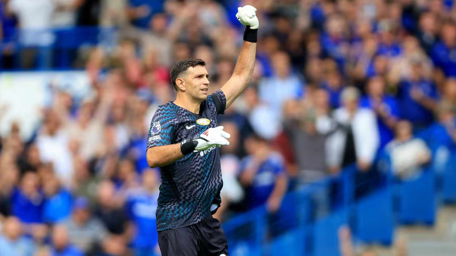 Dibu Martínez ya es parte del Chelsea y debutó ante Brighton en la Premier League