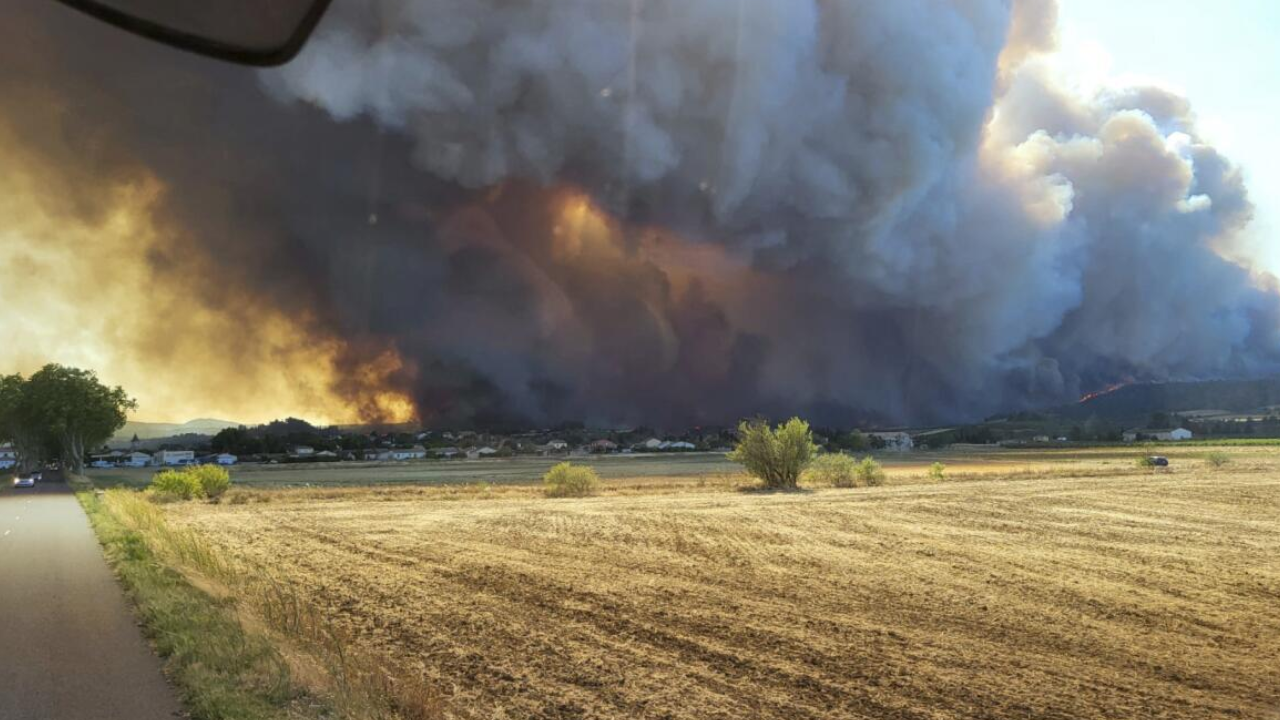 Francia: tensión política e incidentes por las olas de incendios forestales