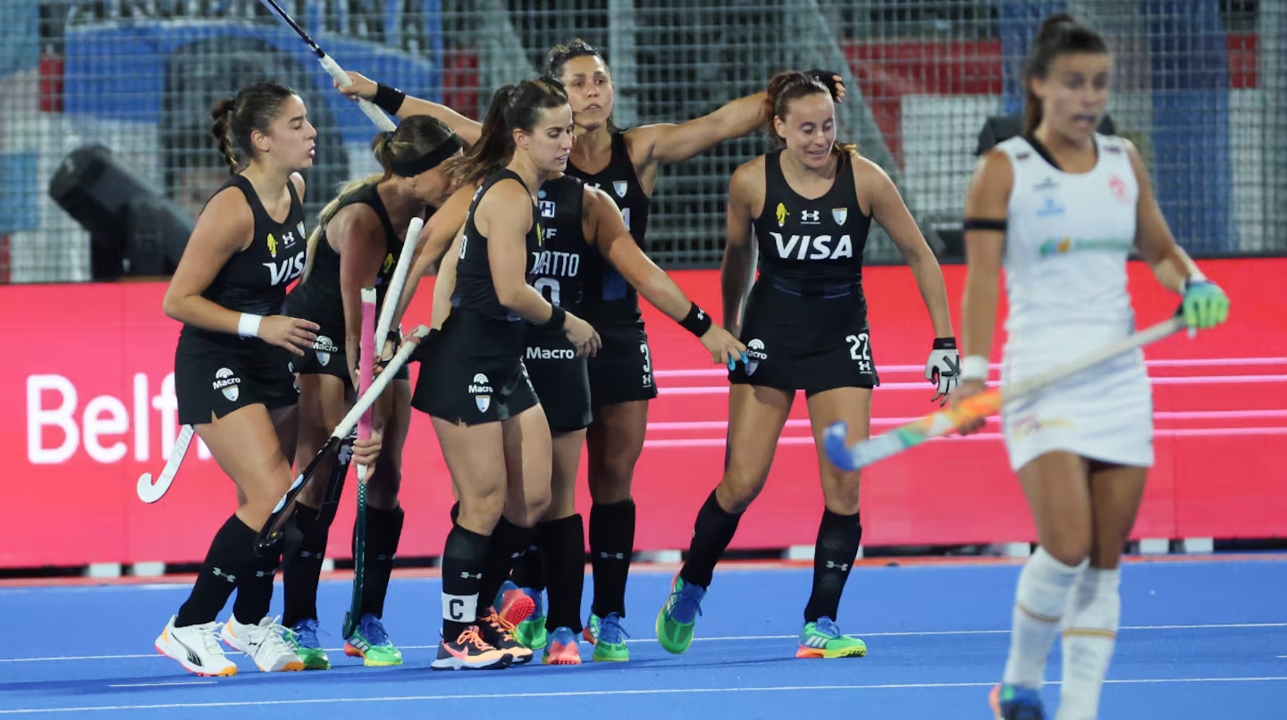 Las Leonas aplastaron 3-0 a España y se aseguraron un lugar en las semifinales del Mundial