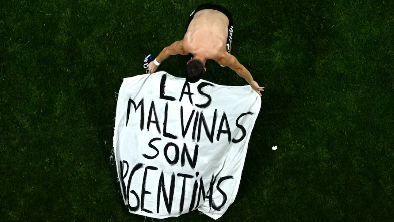La historia detrás de la bandera de Malvinas ante Inglaterra: la confesión de Thiago Almada