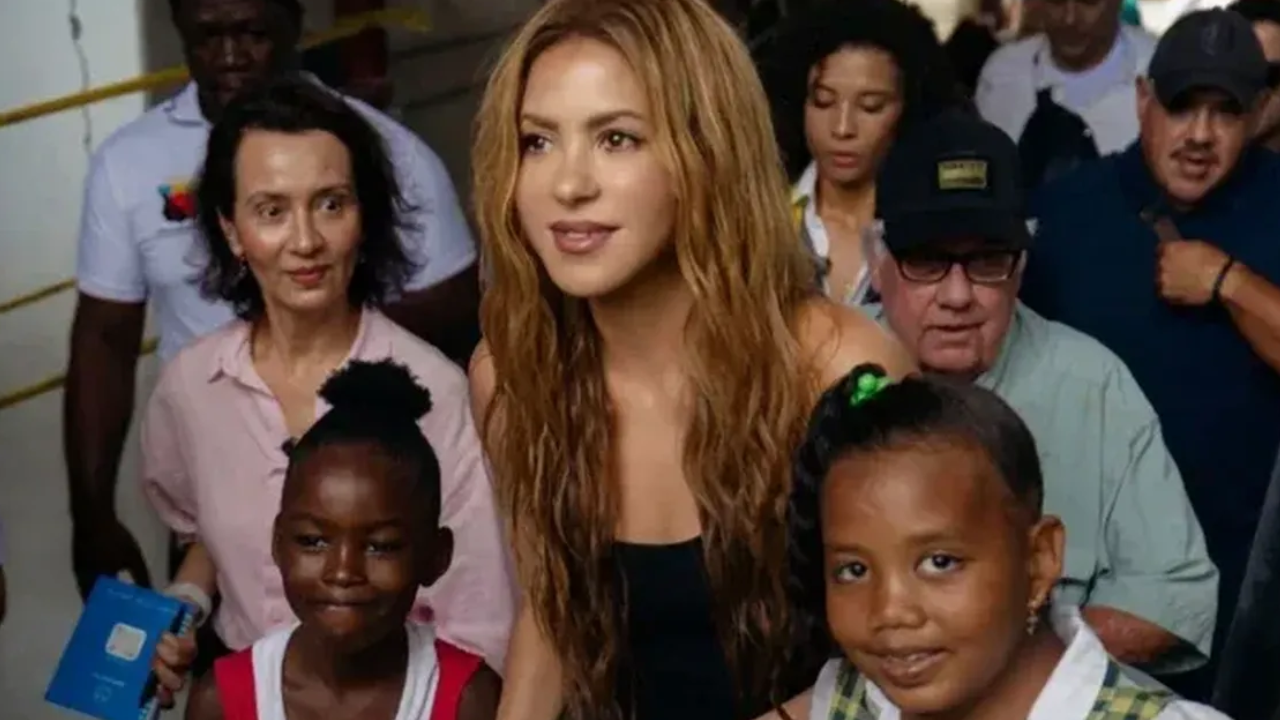 Shakira visitó escuelas dañadas por el terremoto en Colombia y prometió aportar para reconstruirlas