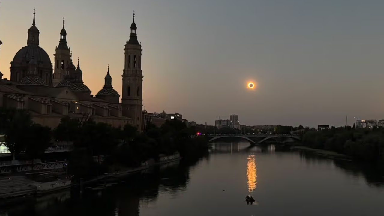 España vivió el primer eclipse en más de un siglo, y espera dos más en los próximos tres años