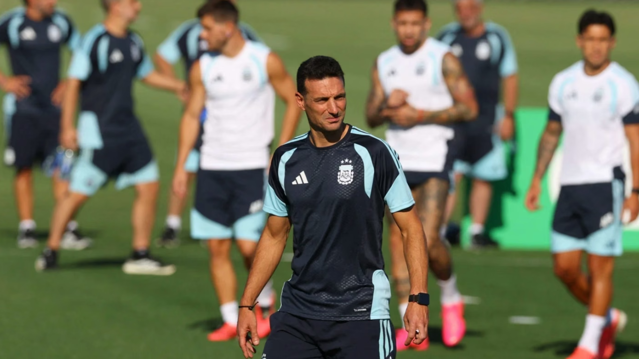 Argentina vuelve al trabajo y Scaloni empieza a definir el equipo para enfrentar a Bolivia
