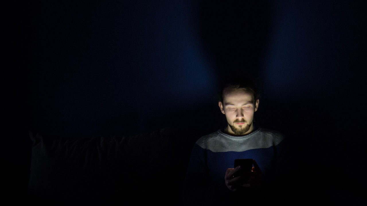 Expertos advierten sobre el peligro del “scroll infinito” y la adicción a los videos cortos