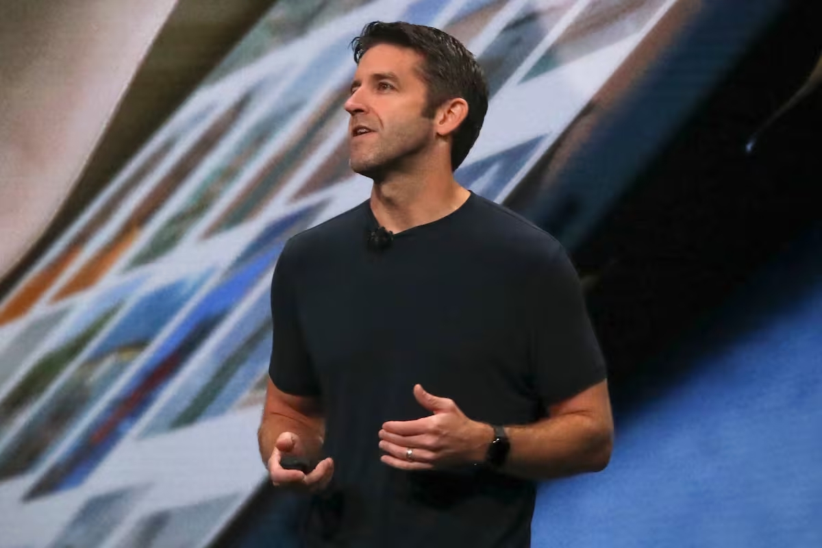 ¿Quién es John Ternus? El hombre que guiará a Apple en la era de la IA