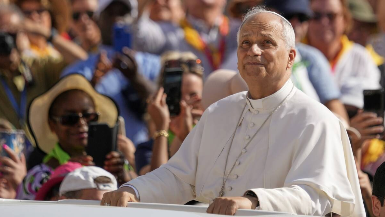El papa León XIV dirigió la audiencia general en la plaza de San Pedro
