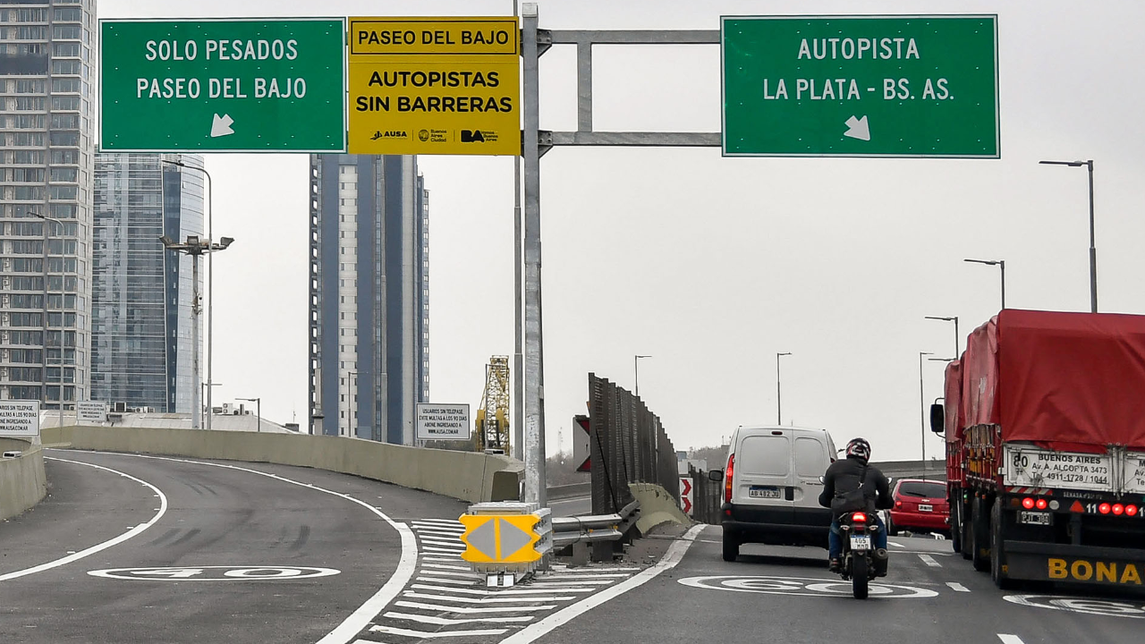 Autos particulares podrán circular por el Paseo del Bajo de lunes a viernes por la noche