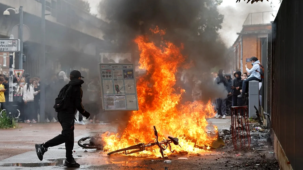 Qué piden los estudiantes de institutos y universidades de Francia
