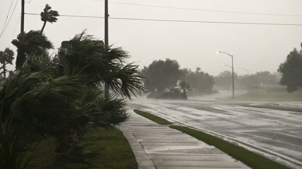 El huracán Isaías causó destrozos y cortes de luz en Florida y Alabama