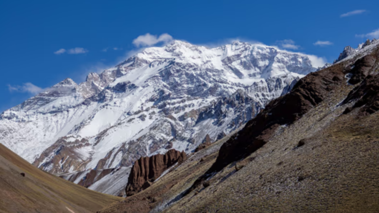 Aconcagua: prohíben las actividades deportivas de alto riesgo en la temporada