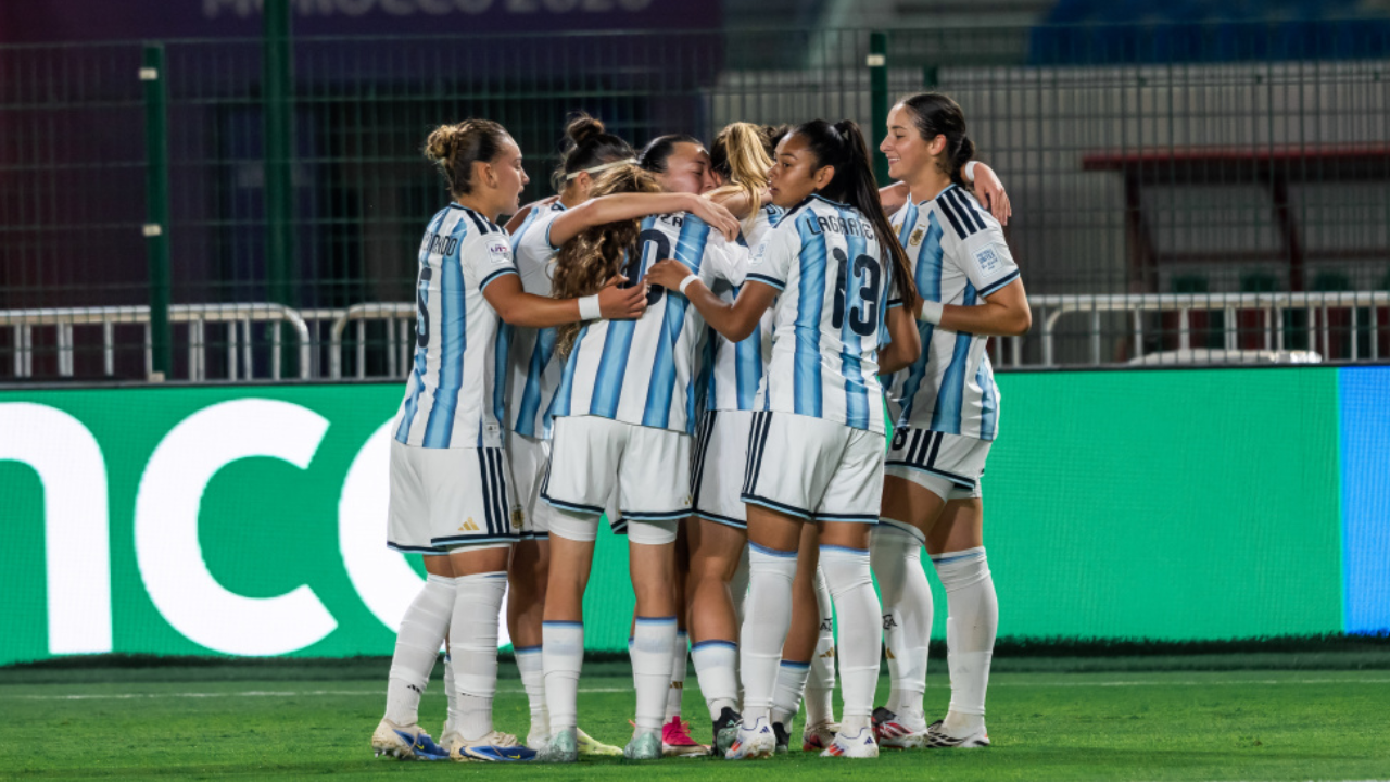 Argentina goleó 5-1 a Marruecos y se metió en octavos
