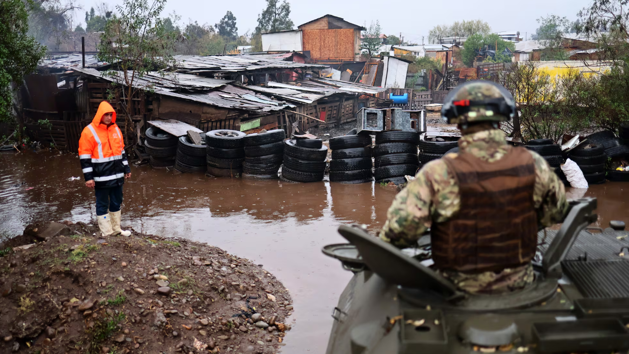 Chile declaró alerta roja en Santiago por un temporal con inundaciones y evacuaciones