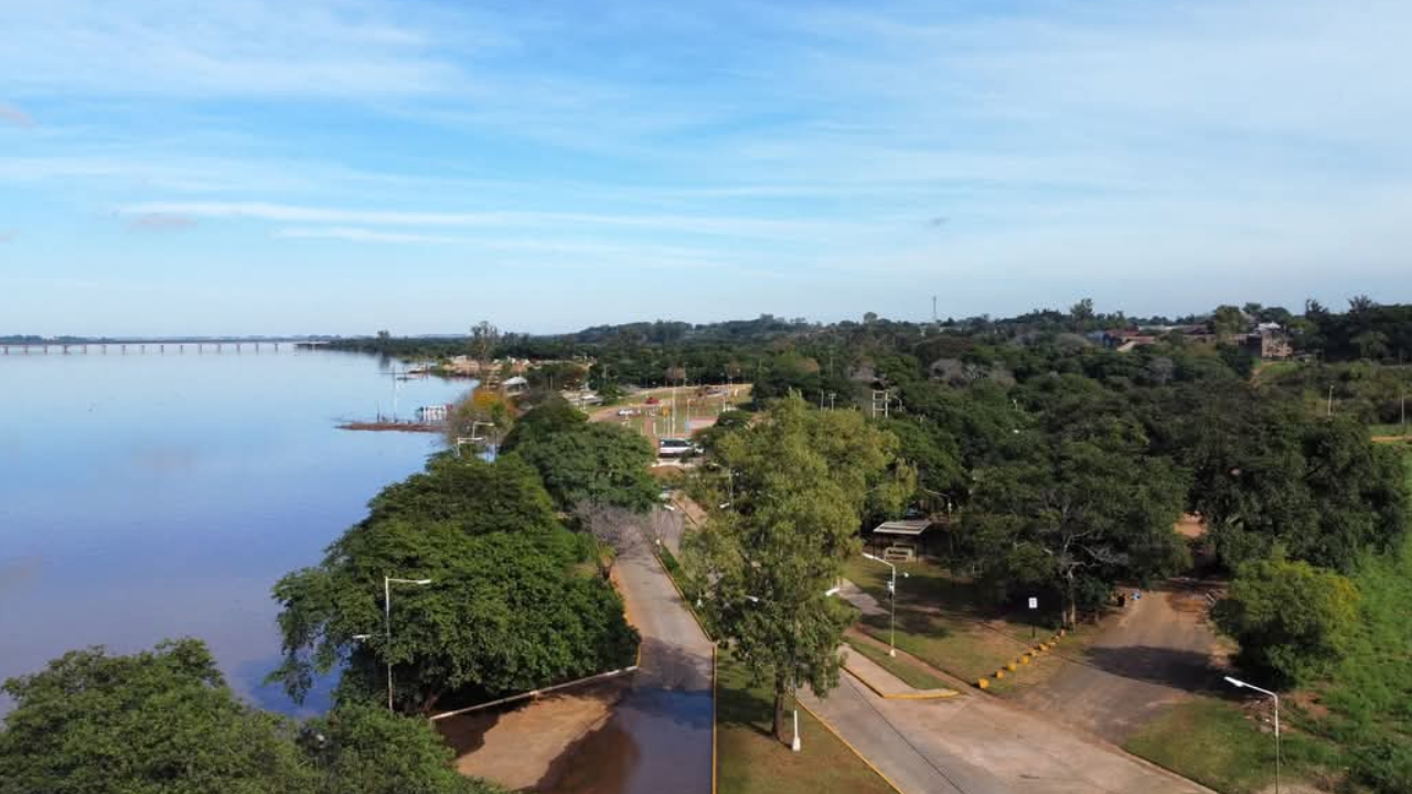 Crecida del Paraná: el 40% de Paso de la Patria está inundado y el sector turístico teme lo peor