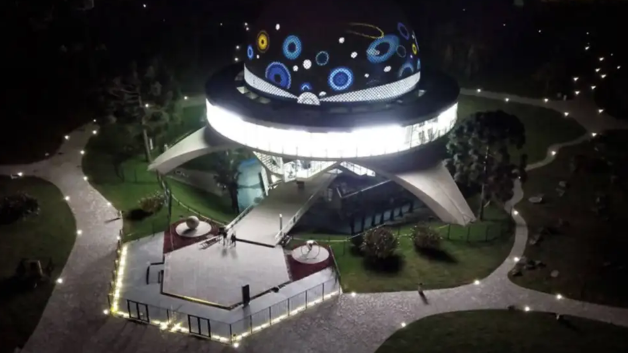 “Madre noche”: música y ciencia bajo la cúpula del Planetario